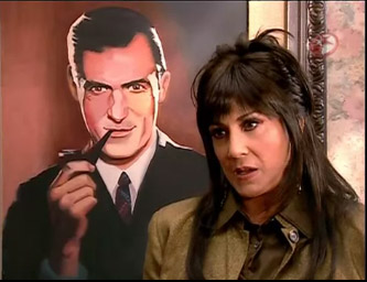 Hugh Hefner detras de Patito Feo